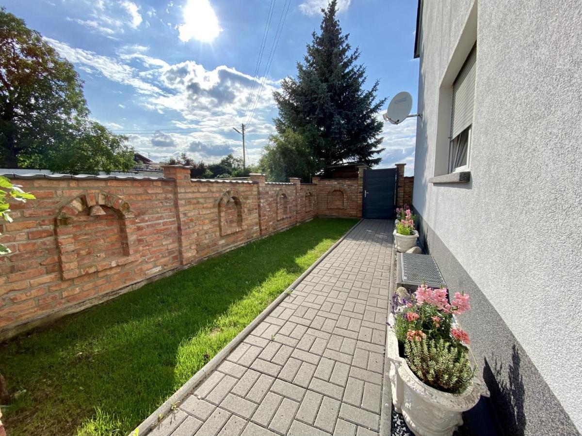 Haus Im Gruenen Villa บอร์นไฮม์ ภายนอก รูปภาพ